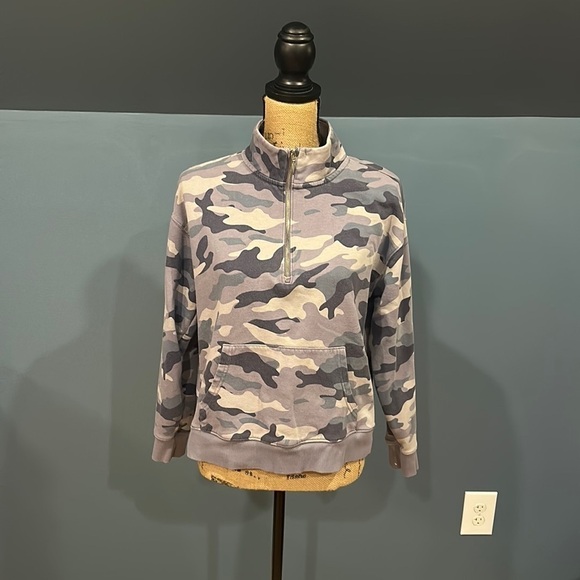 Old Navy Tops - Old Navy sweatshirt size medium women’s